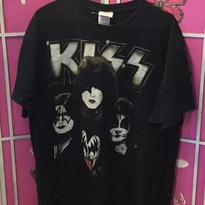 Kiss T-shirt size men’s large.